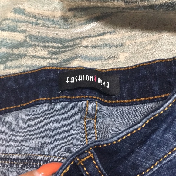 Fashion Nova Distroyed Jeans - Picture 7 of 8